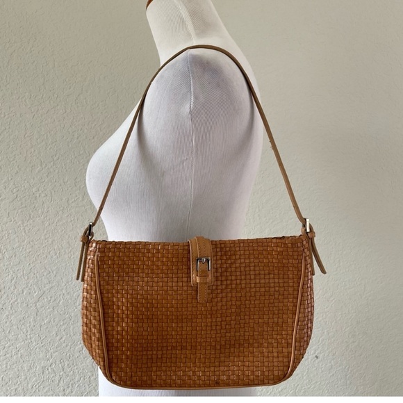 Ann Taylor Handbags - Ann Taylor Elegant Tan Woven Shoulder Bag